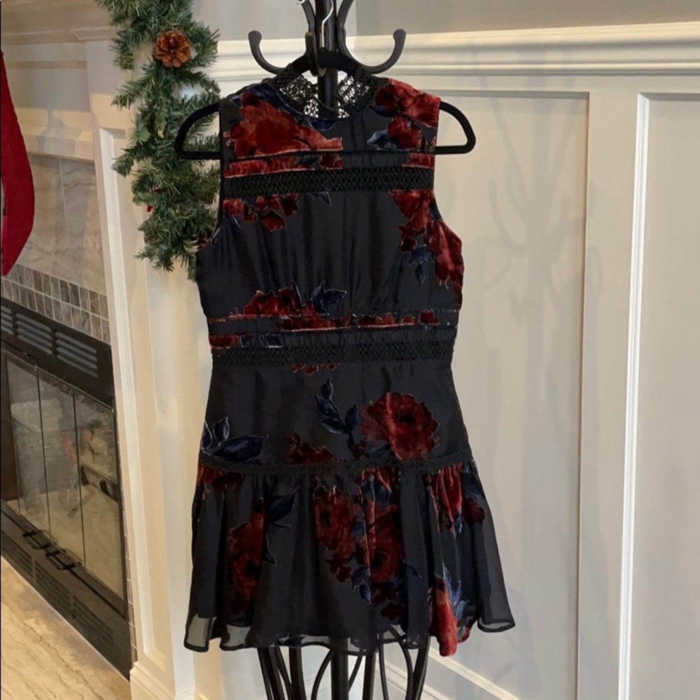 Gianni Bini Black dress w Velvet Texture Flower